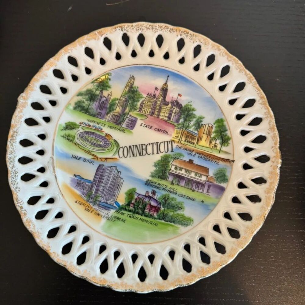 vintage Connecticut decorative souvenir ceramic plate